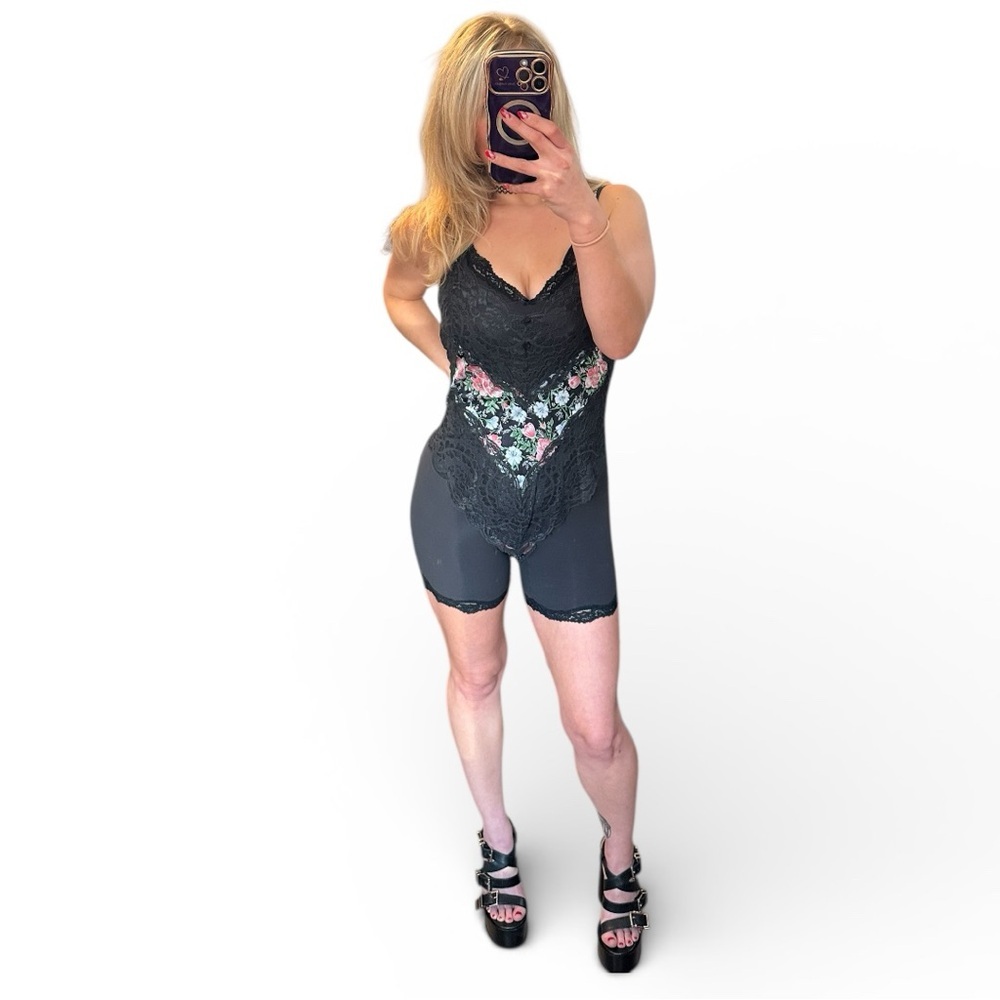 Vintage 90βs/Y2K Era Vassarette Floral & Black Lace Bodysuit Size Large - Picture 2 of 10